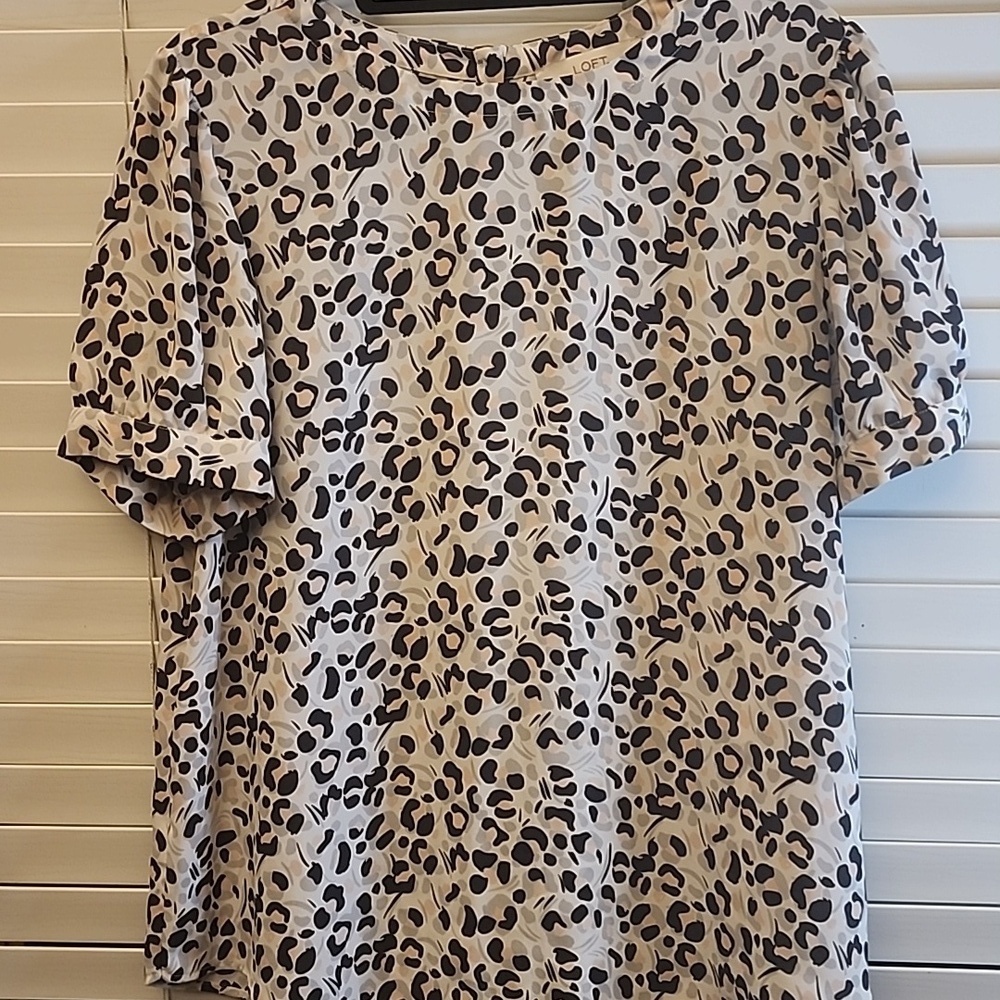 Loft Animal print Button up Back sz Large